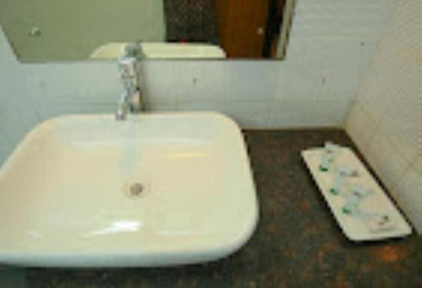 בית מלון כפרי Goroomgo Goverdhan Palace Mathura