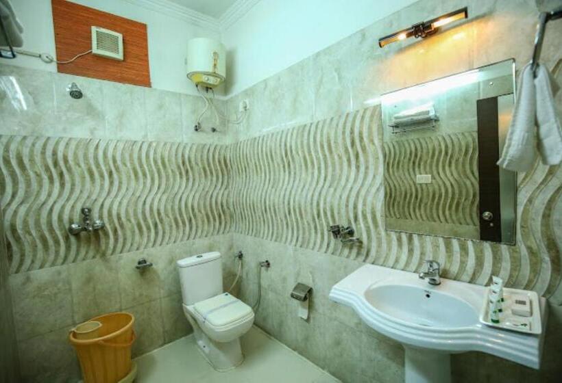 בית מלון כפרי Goroomgo Goverdhan Palace Mathura