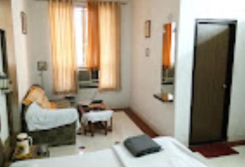 בית מלון כפרי Goroomgo Goverdhan Palace Mathura