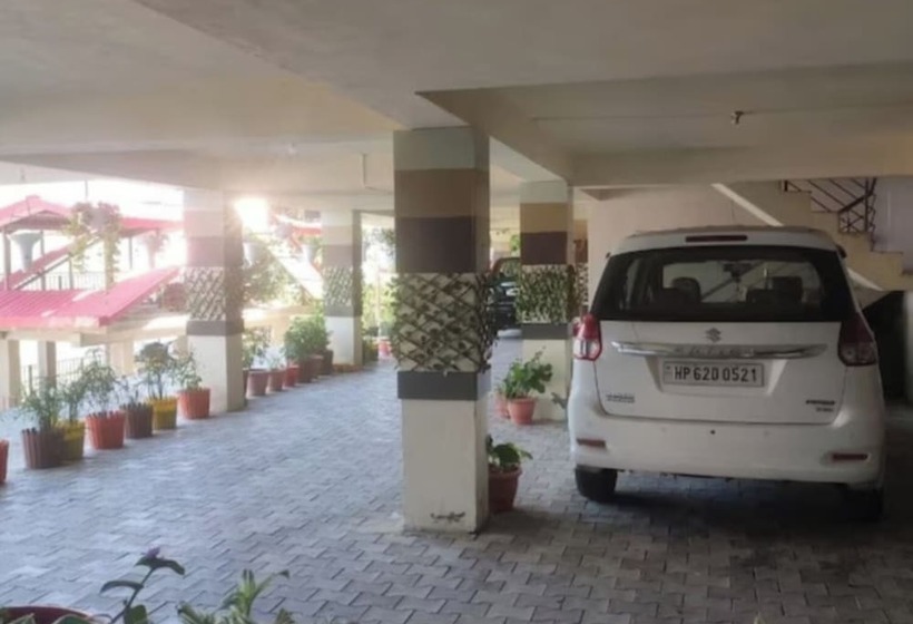 Hotel Goroomgo Hill Top Courtyard Shimla