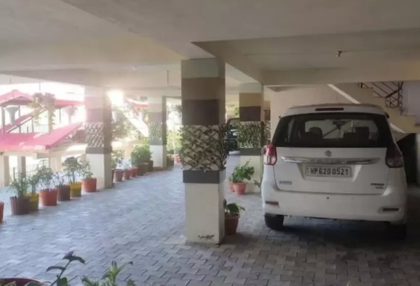 ホテル Goroomgo Hill Top Courtyard Shimla