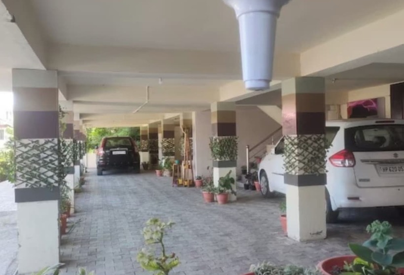 Hotel Goroomgo Hill Top Courtyard Shimla