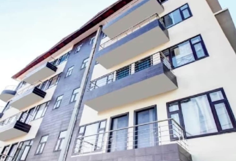 Hotel Goroomgo Hill Top Courtyard Shimla