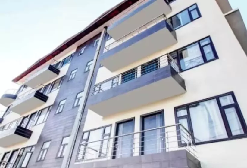 ホテル Goroomgo Hill Top Courtyard Shimla