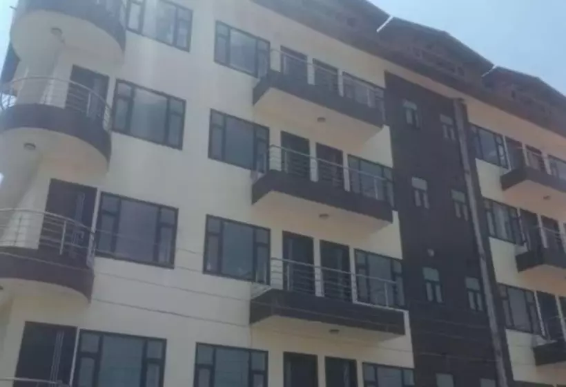 ホテル Goroomgo Hill Top Courtyard Shimla