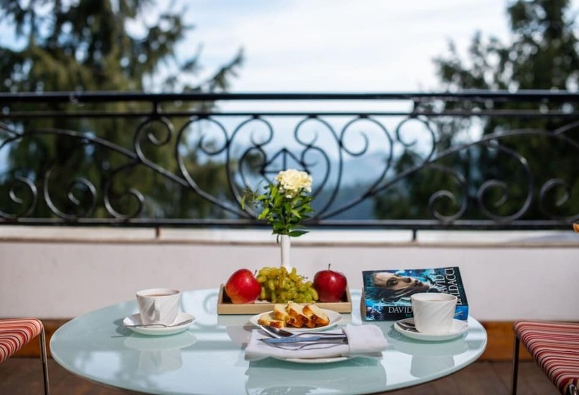 Hotel Goroomgo Hill Top Courtyard Shimla