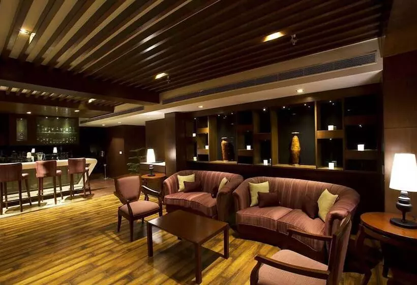 ホテル Goroomgo Hill Top Courtyard Shimla