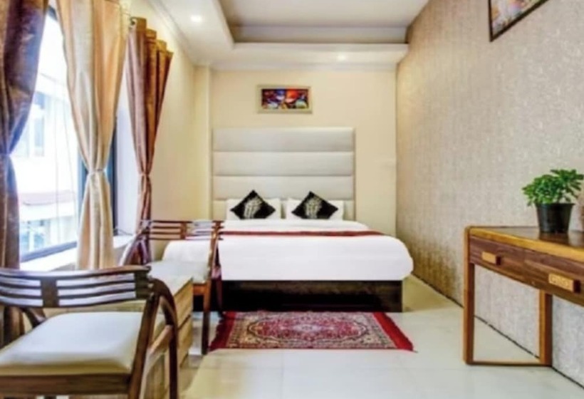 Hotel Goroomgo Hill Top Courtyard Shimla