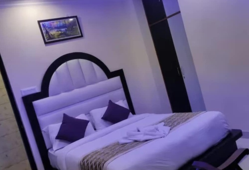 Hotel Goroomgo Hill Top Courtyard Shimla