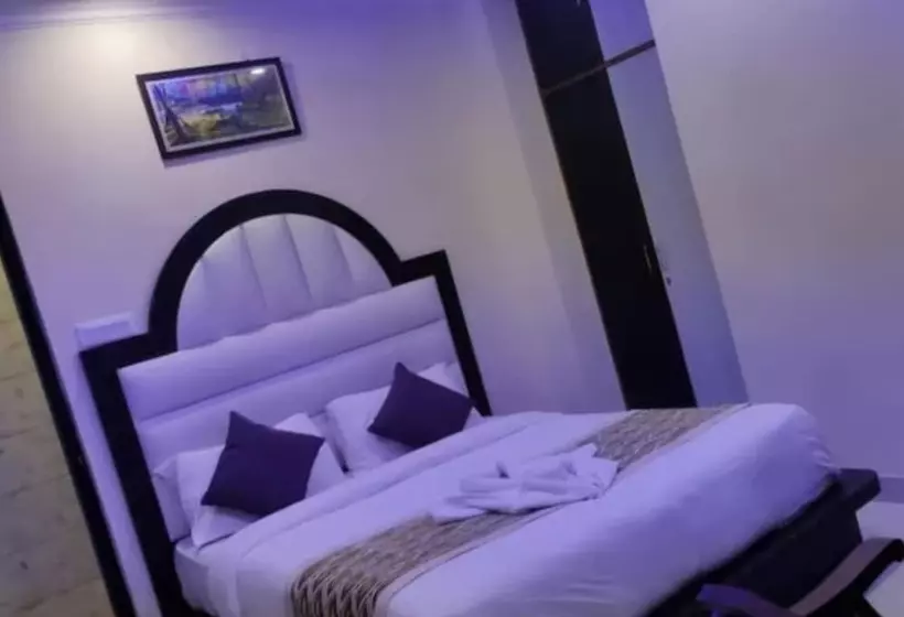 ホテル Goroomgo Hill Top Courtyard Shimla