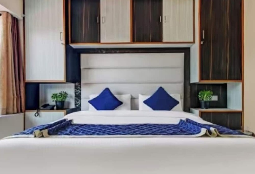 Hotel Goroomgo Hill Top Courtyard Shimla