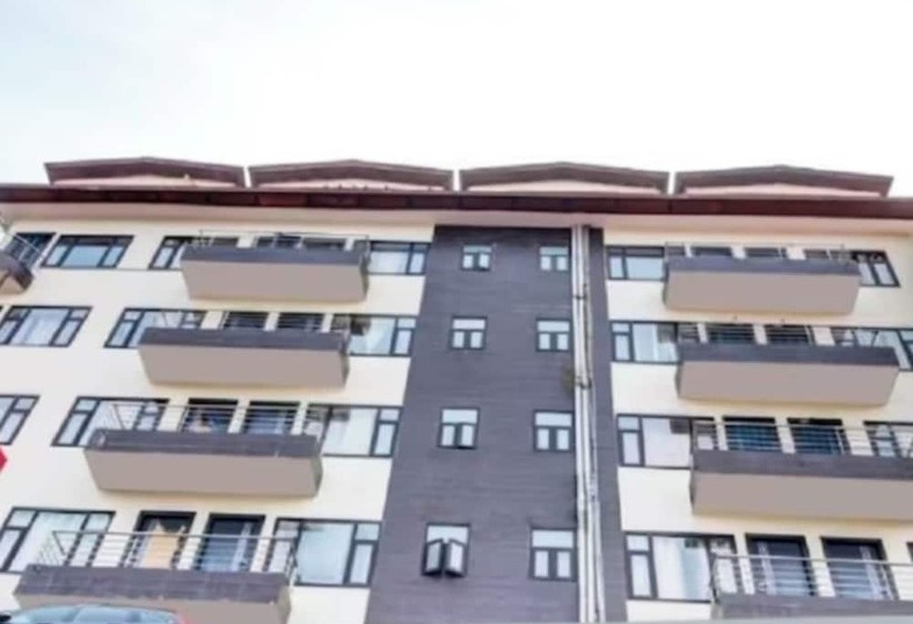 Hotel Goroomgo Hill Top Courtyard Shimla