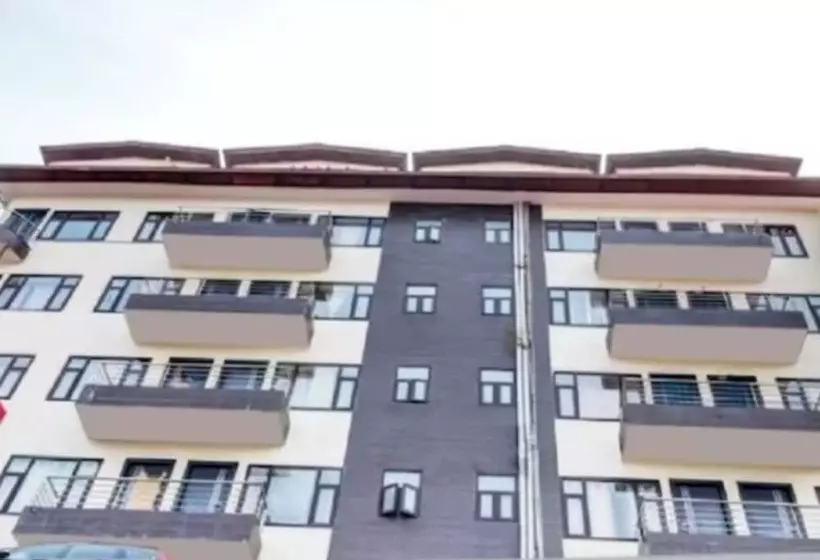 ホテル Goroomgo Hill Top Courtyard Shimla