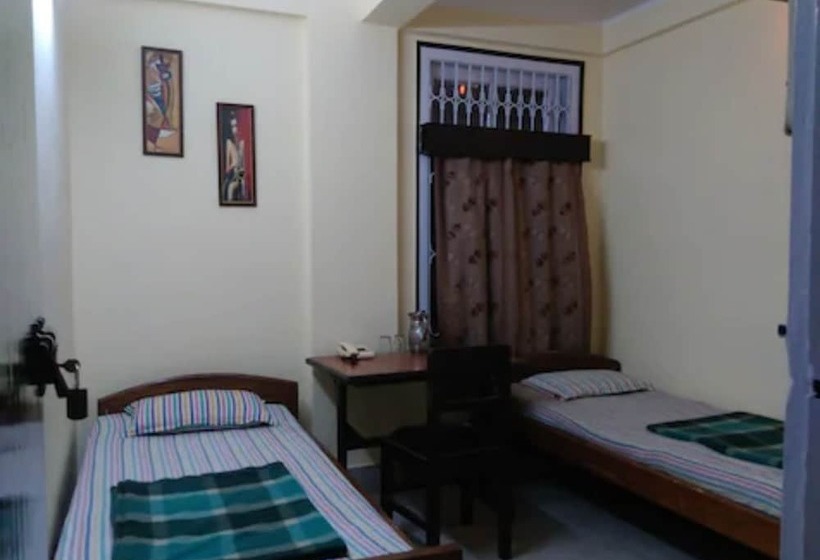 Hotel Goroomgo Prince B Guwahati