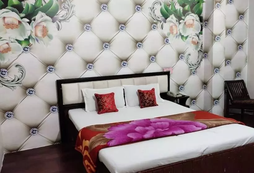 ホテル Goroomgo Red & Rose Cottage Manali
