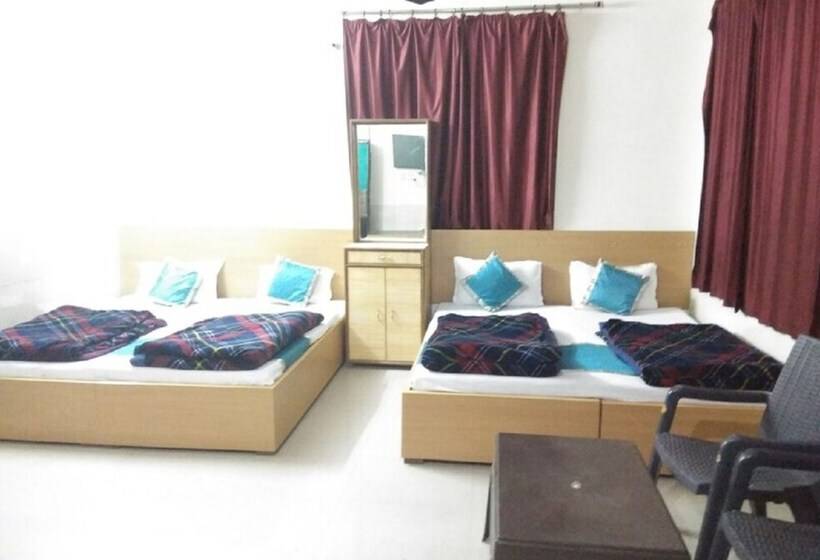 Szálloda Goroomgo Tourist Home Rishikesh