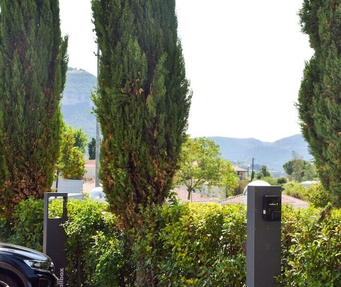 בית מלון כפרי Ibis Budget Millau Viaduc   Ouverture Avril 2022