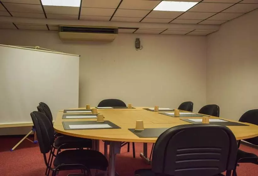 ホテル Ibis Budget Millau Viaduc   Ouverture Avril 2022