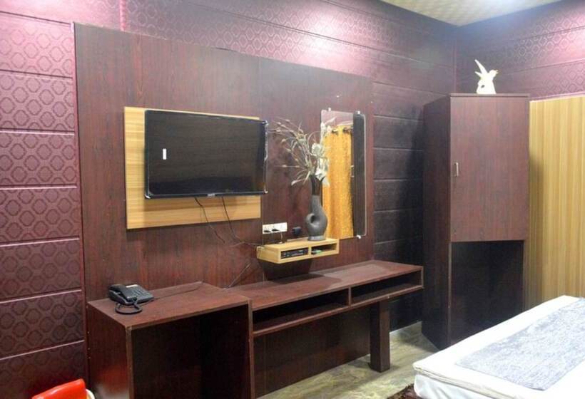 Hotel Goroomgo Imperial Jabalpur