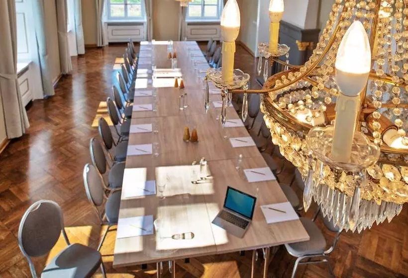 Hotelli Schloss Rattey