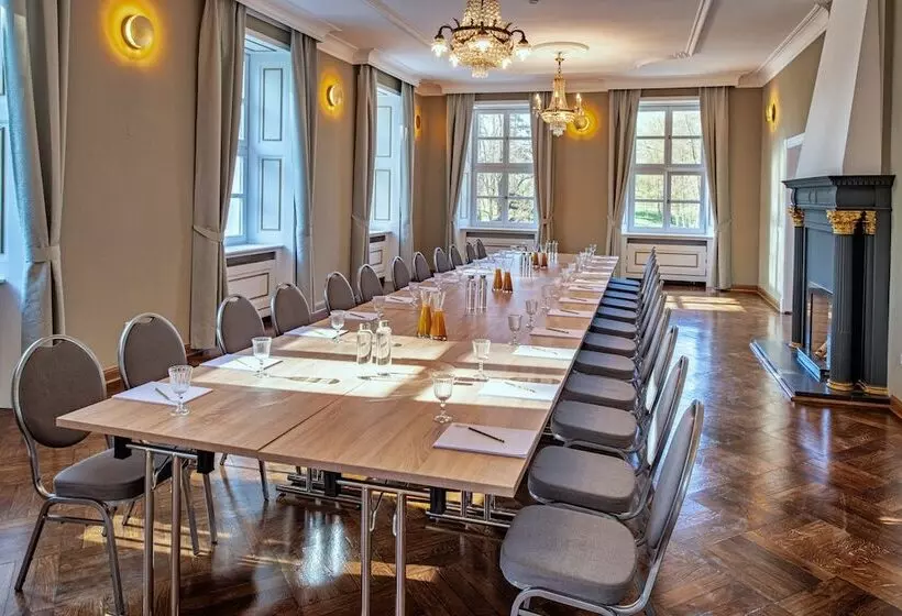 Hotelli Schloss Rattey