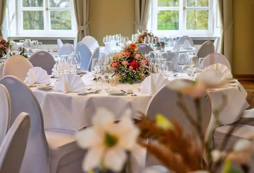 Hotelli Schloss Rattey