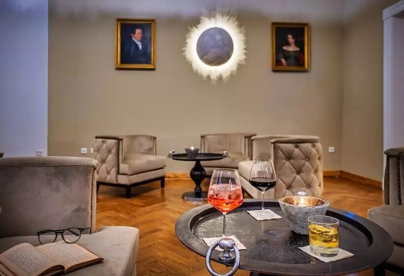 Hotelli Schloss Rattey