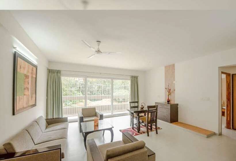 هتل The Altruist Business Stays