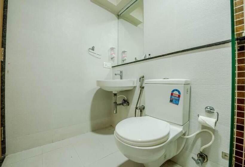 هتل The Altruist Business Stays