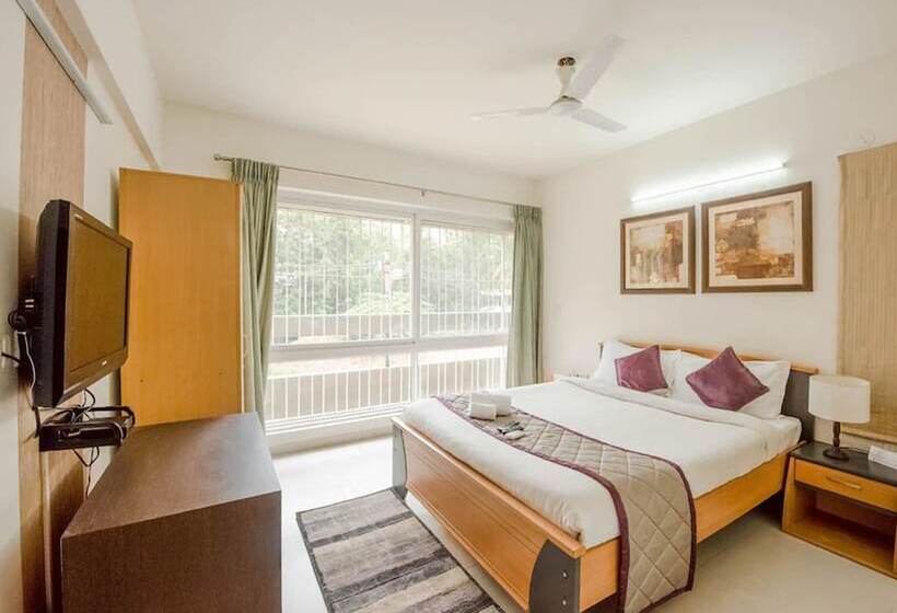 هتل The Altruist Business Stays