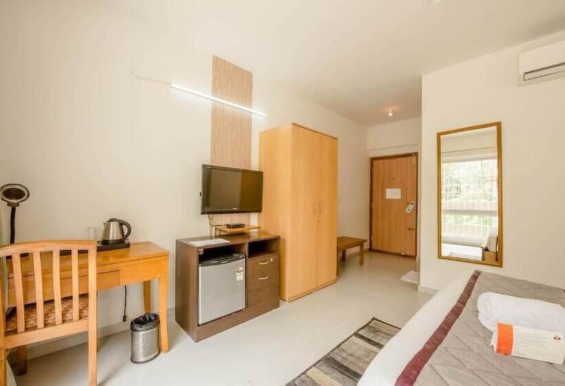 هتل The Altruist Business Stays