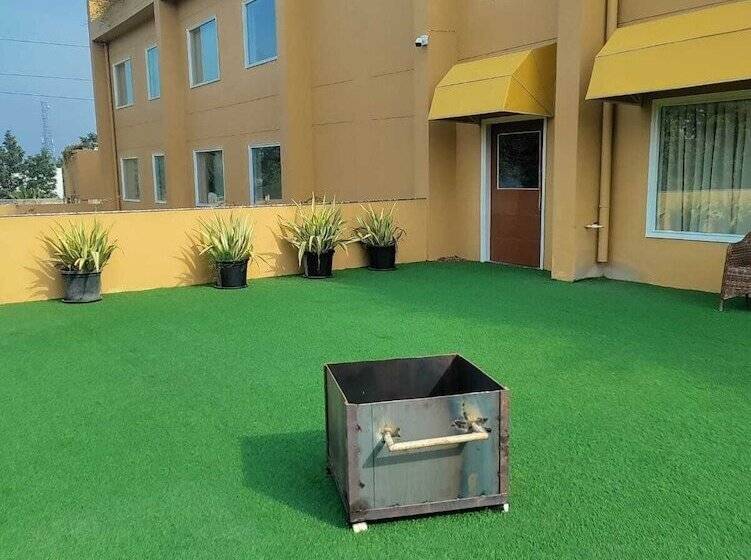 בית מלון כפרי The Lalita Grand