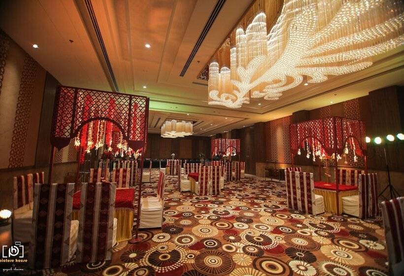 בית מלון כפרי The Lalita Grand