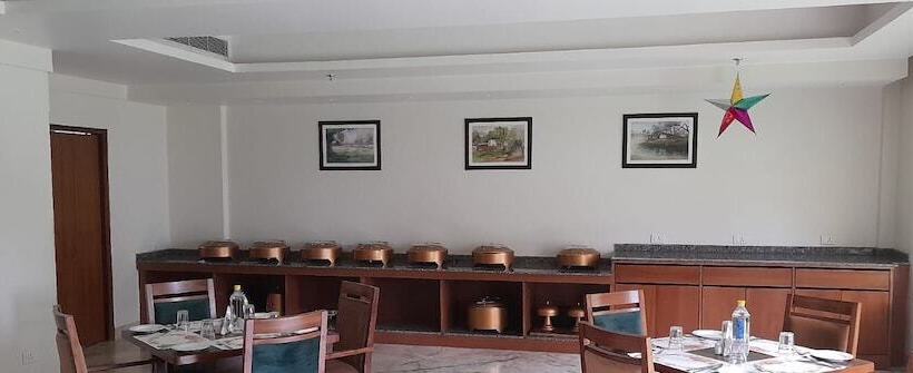 בית מלון כפרי The Lalita Grand