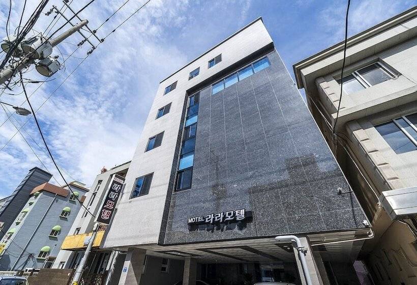 מוטל Gangneung Lara