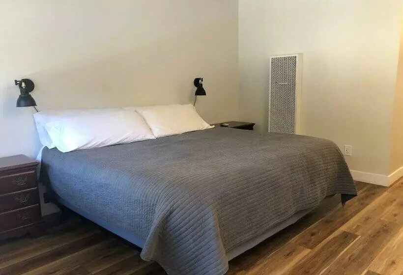 Motelli Sierra Inn On The River