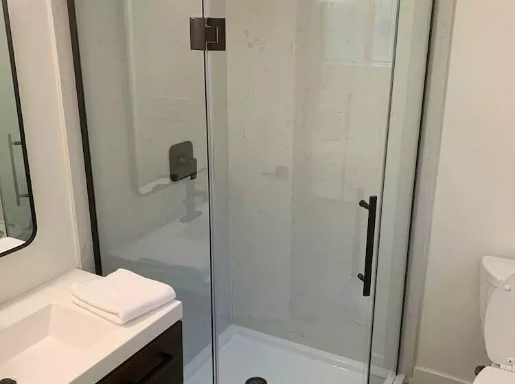 Motelli Sierra Inn On The River