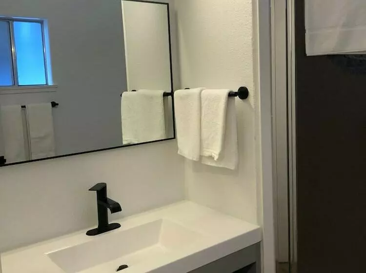 Motelli Sierra Inn On The River