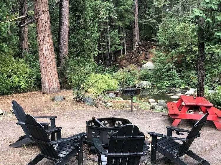 Motelli Sierra Inn On The River