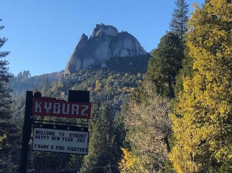 Motelli Sierra Inn On The River