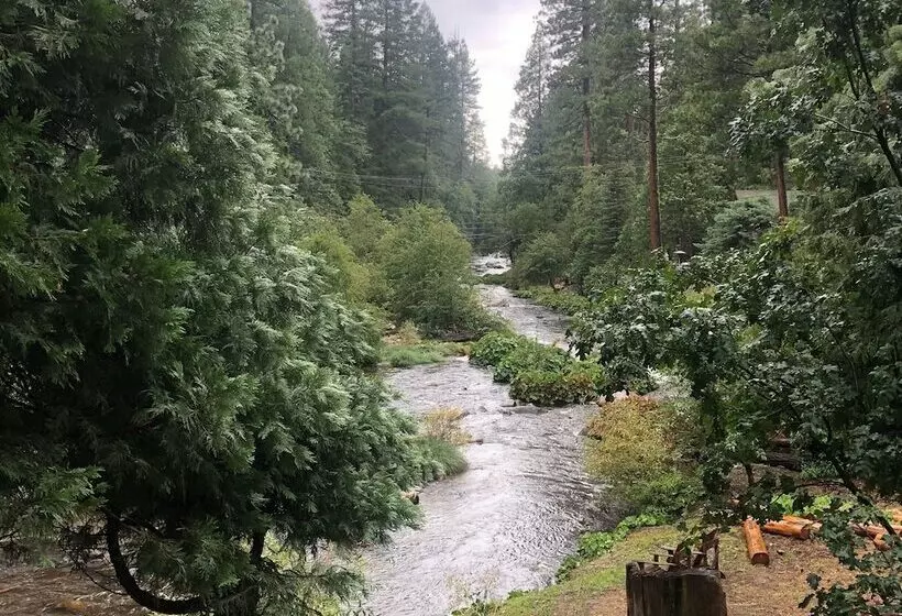 Motelli Sierra Inn On The River