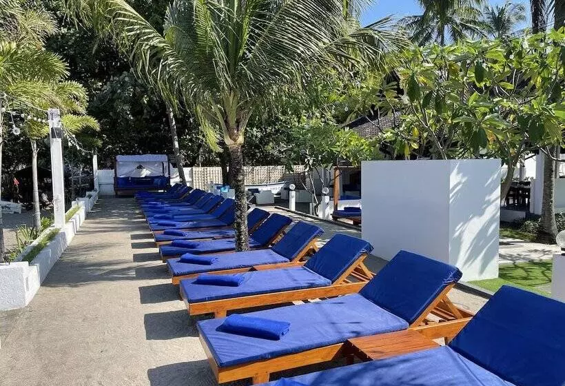 ペンション Beach Club Lombok By Bale Solah