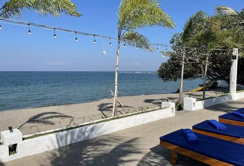 ペンション Beach Club Lombok By Bale Solah