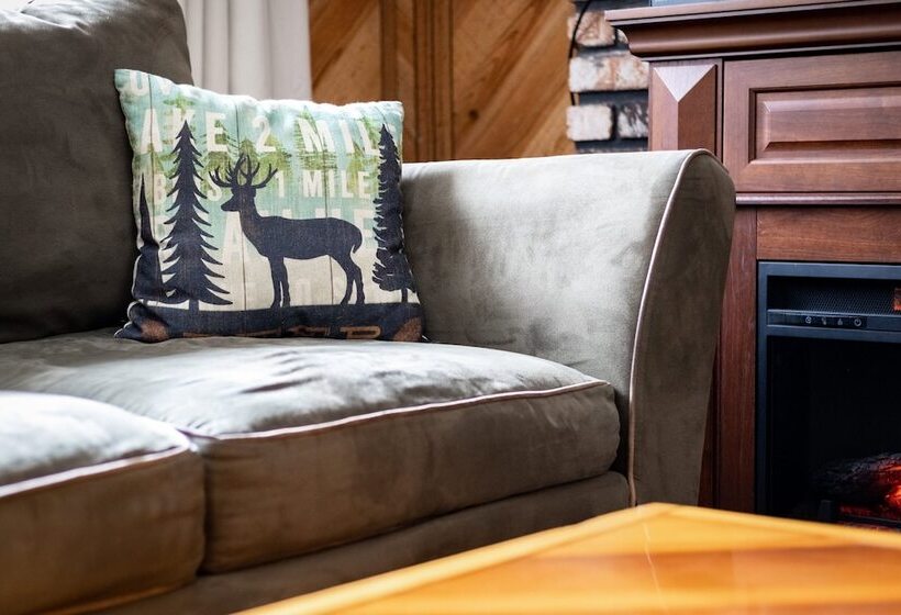 Whispering Pines Cabin   Family And Pet Friendly Abode