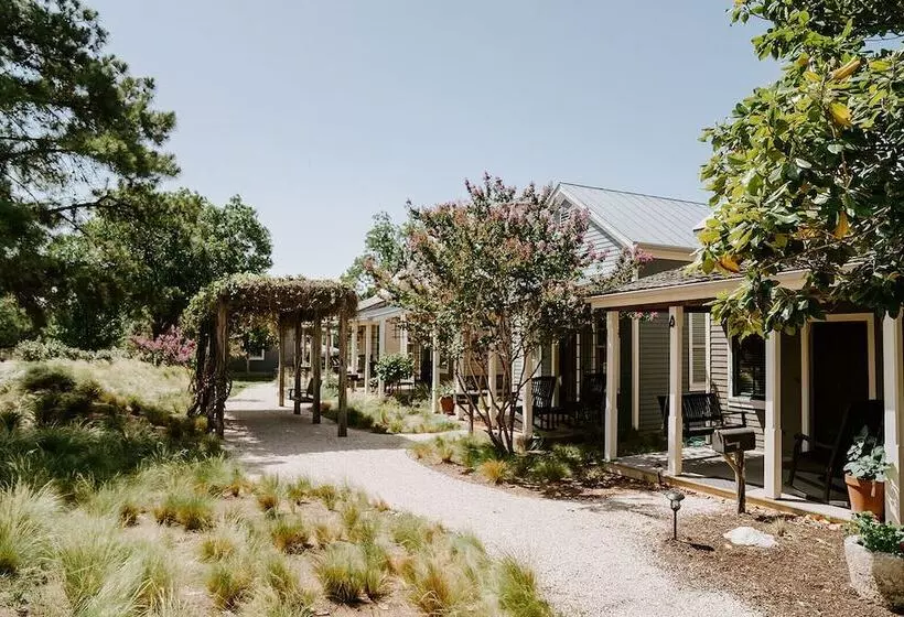 تختخواب و صبحانه Hill Country Herb Garden