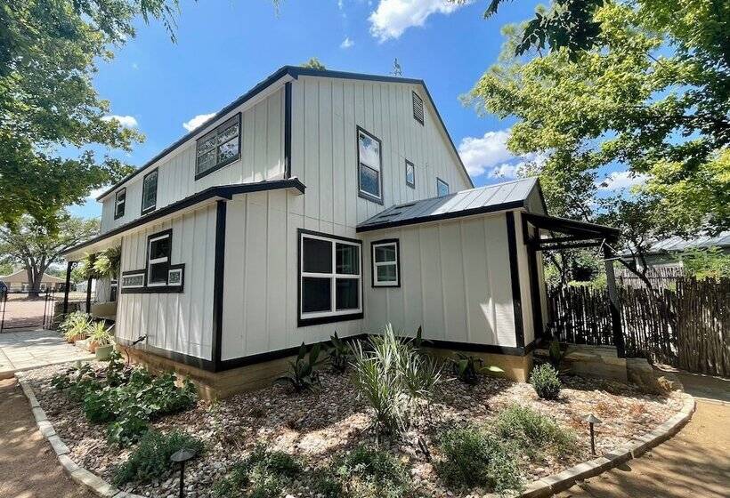 住宿加早餐  Hill Country Herb Garden