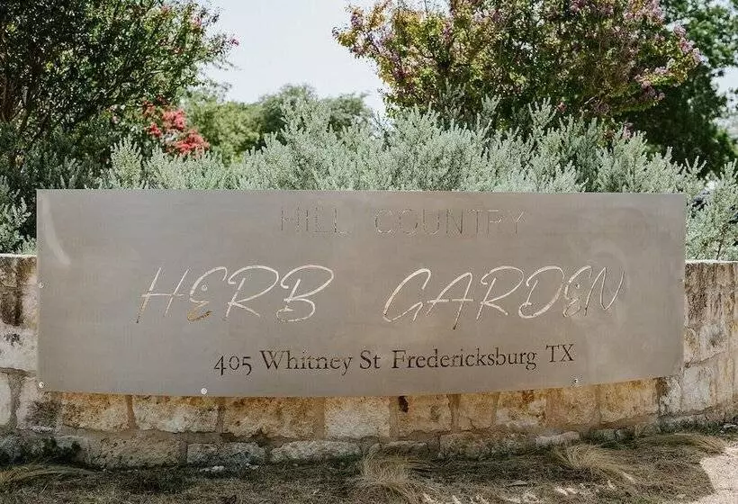 تختخواب و صبحانه Hill Country Herb Garden
