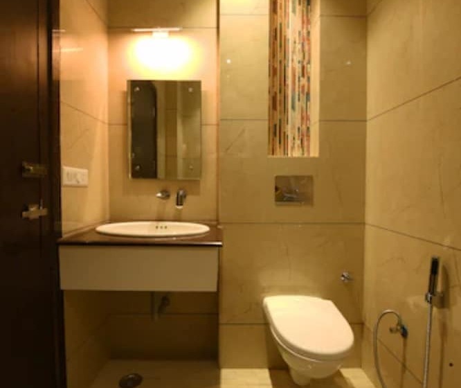 فندق Goroomgo V Grand Bareilly