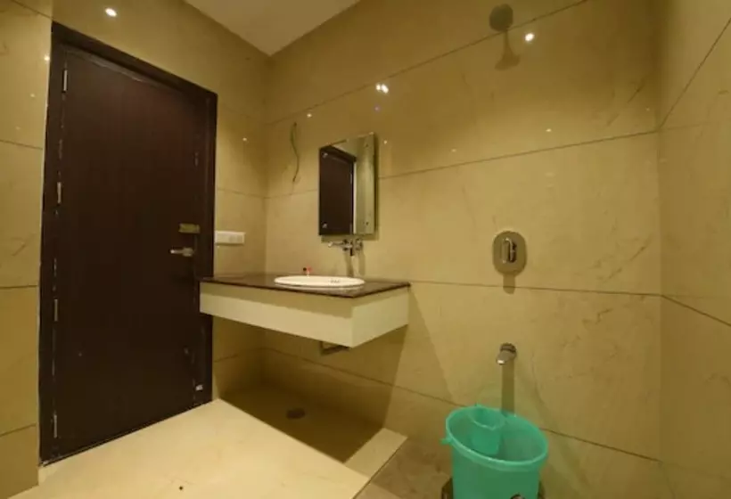 Hotelli Goroomgo V Grand Bareilly