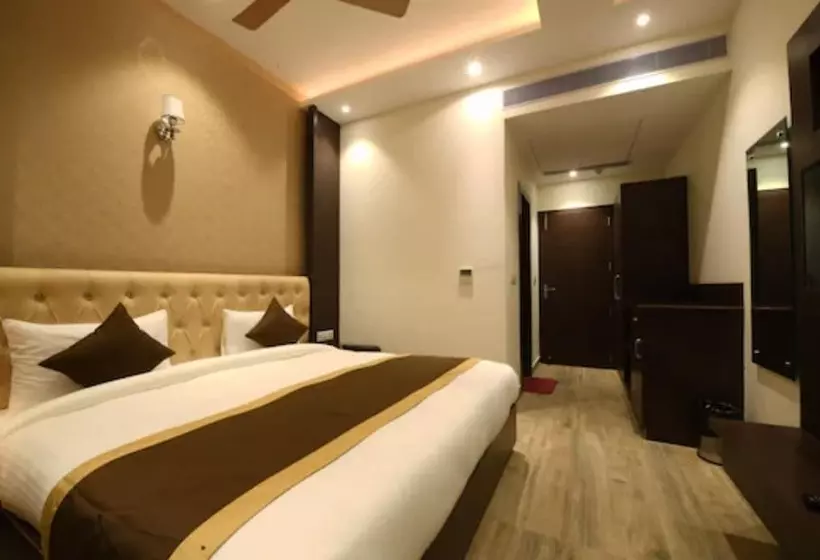 Hotelli Goroomgo V Grand Bareilly